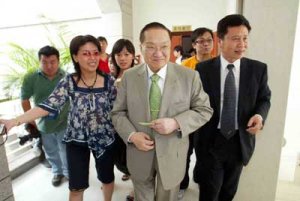 希望来北大国学院学习,大师金庸一心想当学生