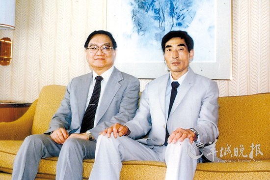 金庸(左)和他的“武功教头”孙大法
