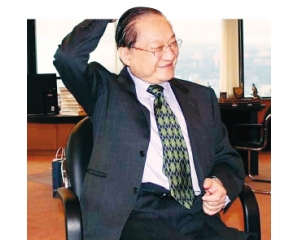 金庸是个政治家